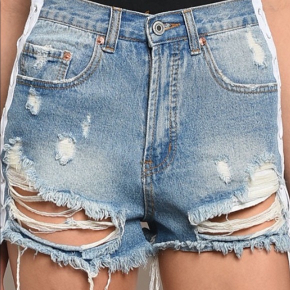❌DONATED❌Blue Distressed Light Wash Side Tie Jean Shorts - Picture 2 of 8